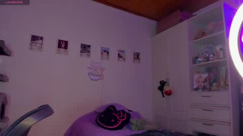 Snapshot of susssan_ferry chatting on 04-19-26, 04:12 Susy online show from 04-19-26, 04:12