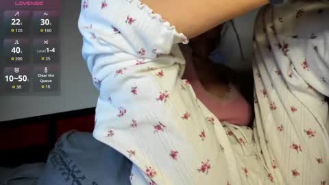 Snapshot of suuzykissuxoxo chatting on 04-05-26, 08:17 suuzykissuxoxo online show from 04-05-26, 08:17