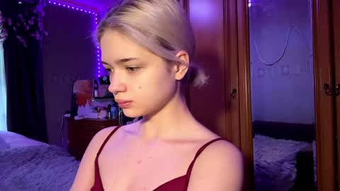 Snapshot of suzannabarmes chatting on 05-18-26, 02:07 Stacy online show from 05-18-26, 02:07