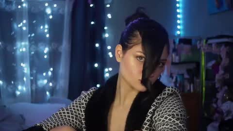 Snapshot of suzannabarmes chatting on 05-27-26, 11:24 Stacy online show from 05-27-26, 11:24