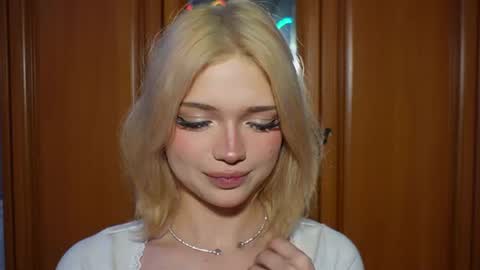 Snapshot of suzannabarmes chatting on 06-20-26, 12:58 Stacy online show from 06-20-26, 12:58