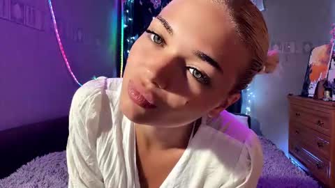 Stacy online show from 08-04-26, 10:23