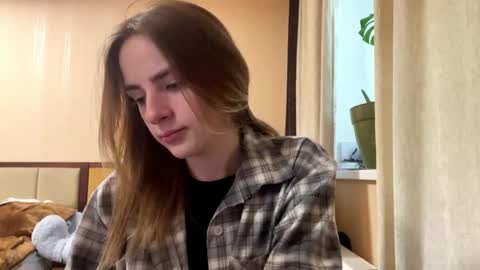 Emila online show from 04-20-26, 07:33