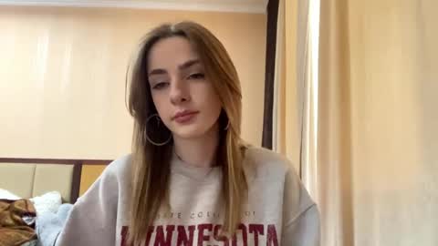Emila online show from 04-23-26, 12:15