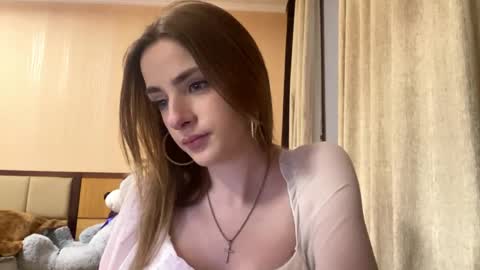Emila online show from 04-28-26, 05:18