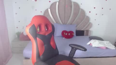 Snapshot of sven_fox723 chatting on 03-11-26, 11:27 Sven online show from 03-11-26, 11:27
