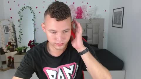 Snapshot of sven_fox723 chatting on 05-03-26, 12:22 Sven online show from 05-03-26, 12:22