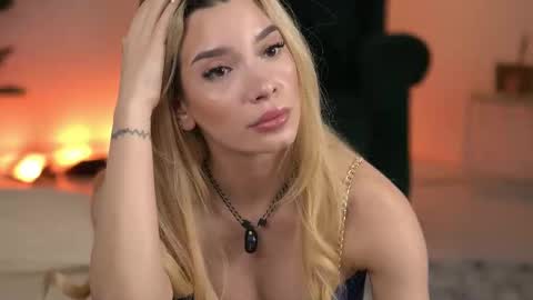 Snapshot of svveetluna chatting on 05-11-26, 03:01 SweetLuna online show from 05-11-26, 03:01
