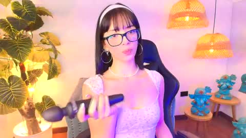 Snapshot of sweet_1angel chatting on 04-23-26, 04:03 Sweet 1Angel online show from 04-23-26, 04:03