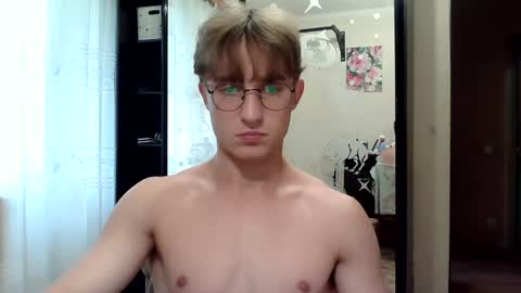 Snapshot of sweet_boy06 chatting on 07-07-26, 11:25 Sweet boy06 online show from 07-07-26, 11:25