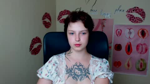Snapshot of sweet_cherryg chatting on 07-14-26, 06:40 Ivy online show from 07-14-26, 06:40