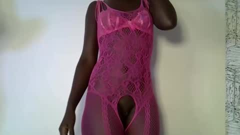 sweet_diva19 online show from 05-20-26, 01:45
