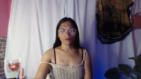 Snapshot of sweet_hanna22 chatting on 05-05-26, 09:45 hanna mae online show from 05-05-26, 09:45