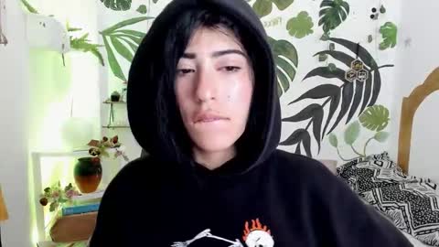 Snapshot of sweet_joint_girl chatting on 10-11-25, 07:51 Dahnna online show from 10-11-25, 07:51