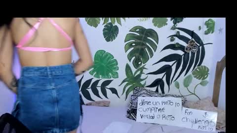 Snapshot of sweet_joint_girl chatting on 10-12-25, 11:31 Dahnna online show from 10-12-25, 11:31