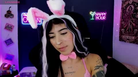 Snapshot of sweet_joint_girl chatting on 04-06-26, 07:09 Dahnna online show from 04-06-26, 07:09