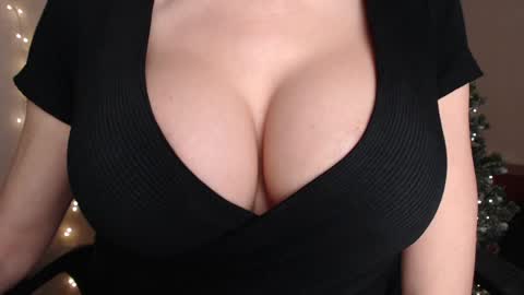 Snapshot of sweet_lil_thing chatting on 01-12-26, 02:55 Jen online show from 01-12-26, 02:55