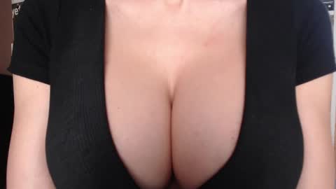 Snapshot of sweet_lil_thing chatting on 02-12-26, 06:19 Jen online show from 02-12-26, 06:19