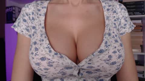Snapshot of sweet_lil_thing chatting on 03-04-26, 05:46 Jen online show from 03-04-26, 05:46