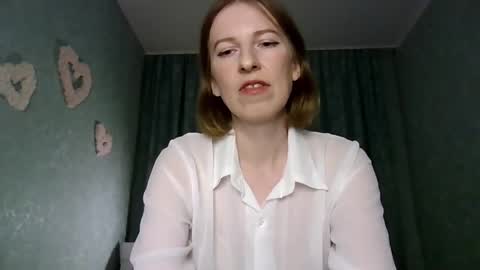 sweet_lilbunny online show from 09-28-25, 03:17
