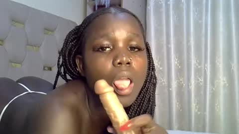 sweet_melodiyy online show from 03-27-26, 07:13