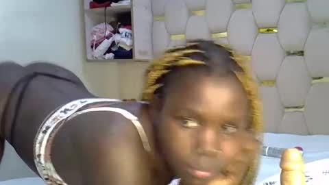 sweet_melodiyy online show from 04-10-26, 05:17