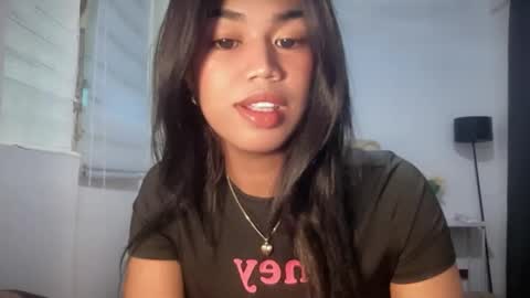 Snapshot of sweet_melonxxx chatting on 05-17-26, 06:11 Melon online show from 05-17-26, 06:11