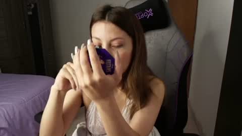 Snapshot of sweet_moon_v_ chatting on 07-21-26, 04:53 sweet_moon_v_ online show from 07-21-26, 04:53