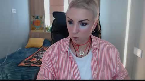 Snapshot of sweet_n_strong chatting on 06-09-26, 12:17 sweet_n_strong online show from 06-09-26, 12:17