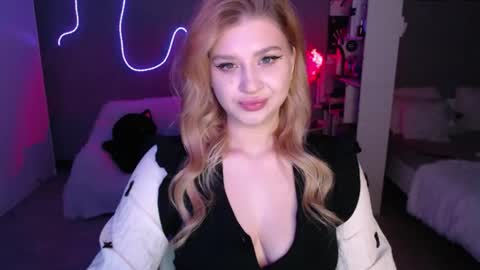 Snapshot of sweet_nicole_333 chatting on 05-17-26, 03:08 sweet_nicole_333 online show from 05-17-26, 03:08