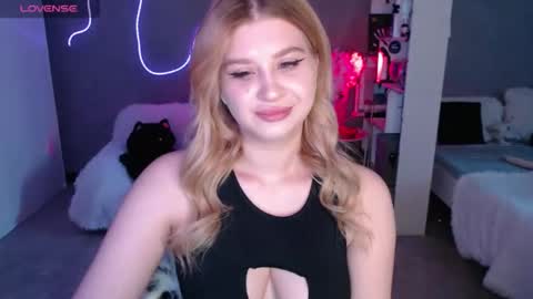 Snapshot of sweet_nicole_333 chatting on 05-20-26, 08:42 sweet_nicole_333 online show from 05-20-26, 08:42