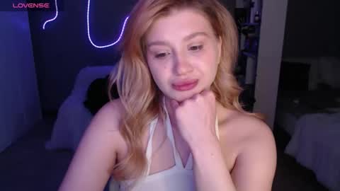 Snapshot of sweet_nicole_333 chatting on 05-28-26, 10:56 sweet_nicole_333 online show from 05-28-26, 10:56