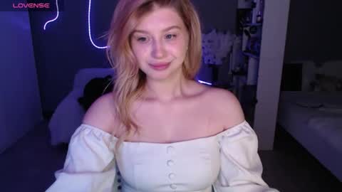 Snapshot of sweet_nicole_333 chatting on 05-29-26, 11:52 sweet_nicole_333 online show from 05-29-26, 11:52