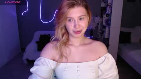 Snapshot of sweet_nicole_333 chatting on 06-04-26, 10:21 sweet_nicole_333 online show from 06-04-26, 10:21