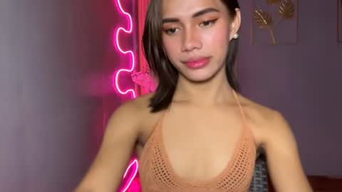 sweet_nikki03 online show from 04-06-26, 08:21