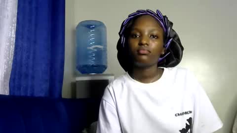 sweet_strawberina online show from 05-22-26, 06:20