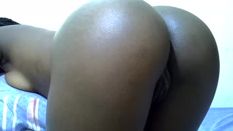 Snapshot of sweet_vee1 chatting on 06-17-26, 11:38 Princess vee online show from 06-17-26, 11:38