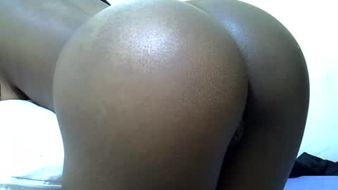 Snapshot of sweet_vee1 chatting on 06-19-26, 12:04 Princess vee online show from 06-19-26, 12:04
