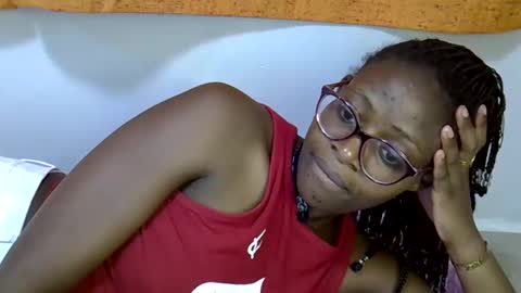 Snapshot of sweet_zarah chatting on 03-27-26, 12:27 sweet_zarah online show from 03-27-26, 12:27