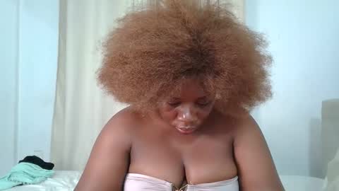 Snapshot of sweetafricangal chatting on 06-11-26, 02:33 NASHA online show from 06-11-26, 02:33