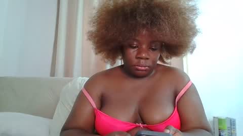 Snapshot of sweetafricangal chatting on 07-08-26, 12:31 NASHA online show from 07-08-26, 12:31