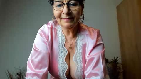 Snapshot of sweetangell69_ chatting on 04-09-26, 06:19 Viorica online show from 04-09-26, 06:19