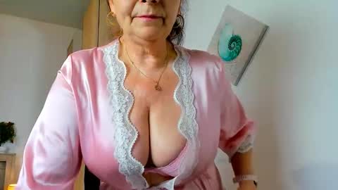 Snapshot of sweetangell69_ chatting on 04-26-26, 02:09 Viorica online show from 04-26-26, 02:09