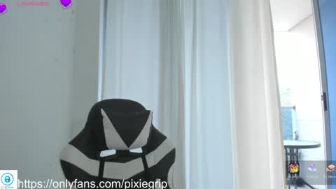 Snapshot of sweetaura0_0 chatting on 06-15-26, 12:51 SweetAura0 0 online show from 06-15-26, 12:51
