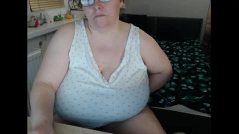 Sweetboobs85h online show from 04-06-26, 07:26