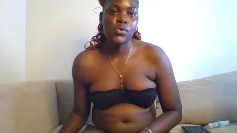 Snapshot of sweetdarkskin chatting on 06-07-26, 12:53 CLARIS online show from 06-07-26, 12:53