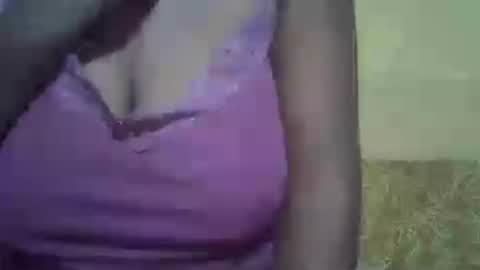 Snapshot of sweetdivah2 chatting on 06-18-26, 09:47 divinah online show from 06-18-26, 09:47