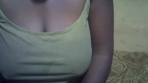 Snapshot of sweetdivah2 chatting on 06-19-26, 02:05 divinah online show from 06-19-26, 02:05