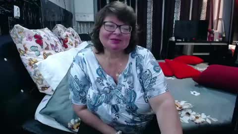 Snapshot of sweetestmilf4you chatting on 04-30-26, 06:03 sweetestmilf4you online show from 04-30-26, 06:03