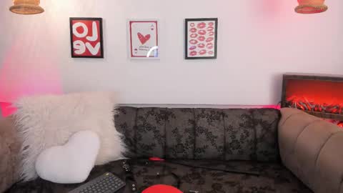 Lunita dim online show from 03-19-26, 08:02